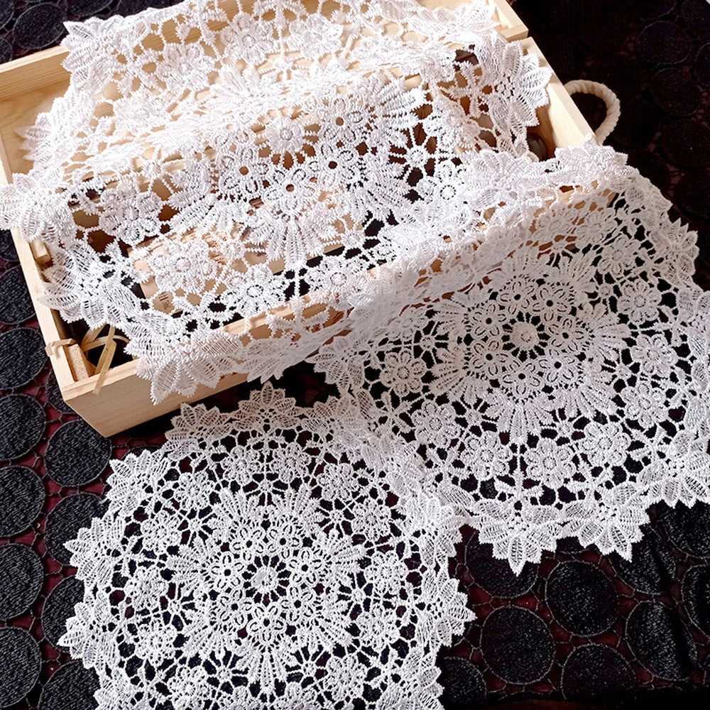 White Lace Table Place Mat Round Coaster Dish Cloth Bowl Cup Tableware Mat Nodic Style Embroidery Table Runner Vase Decoration