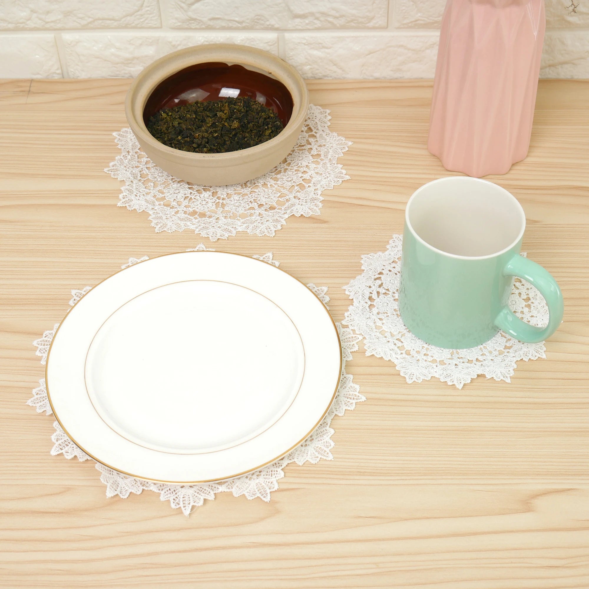 White Lace Table Place Mat Round Coaster Dish Cloth Bowl Cup Tableware Mat Nodic Style Embroidery Table Runner Vase Decoration