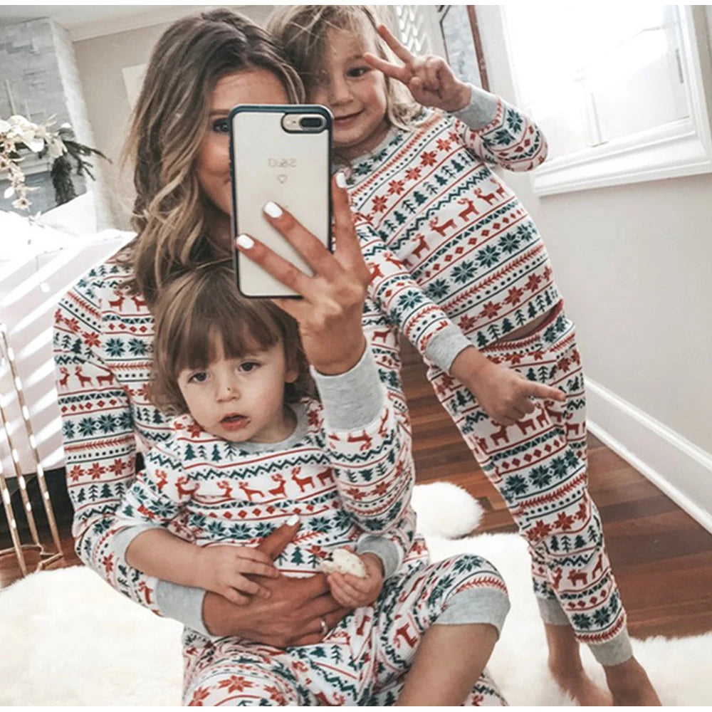 Pyjama de Noël Familial Renne et Sapin - Ensemble Assorti Parents et Enfants