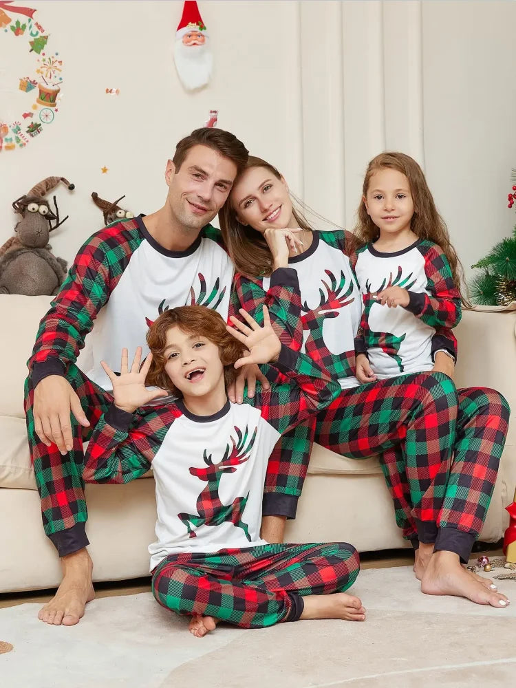 Pyjama de Noël Familial Cerf - Ensemble Adulte Enfant avec Barboteuse Bébé